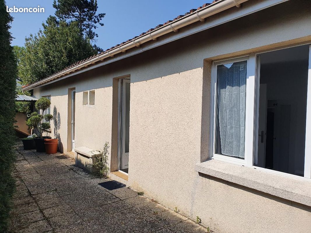 Appartement 1 pièce 18 m² · à Saint-Cyr-l'École · 18 m² · 645 €