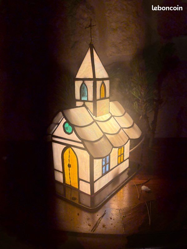 Chapelle - lampe d’ambiance en vitrail Tiffany (image 1)