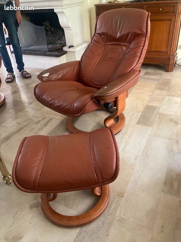 2 fauteuils Stressless en cuir avec reposes pieds (image 2)