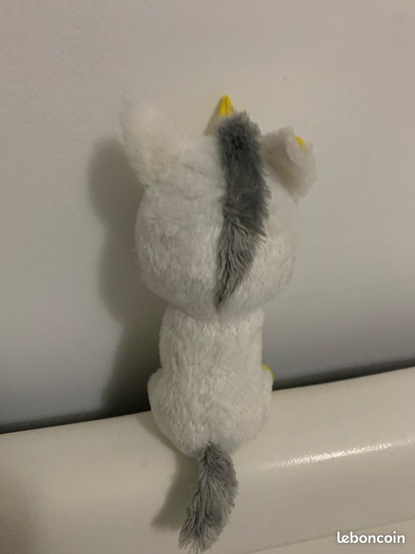 Peluche TY licorne avec yeux pailletés (image 2)