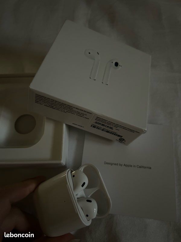 Airpods (image 1)