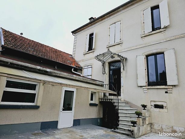 Maison 9 pièces 285 m²