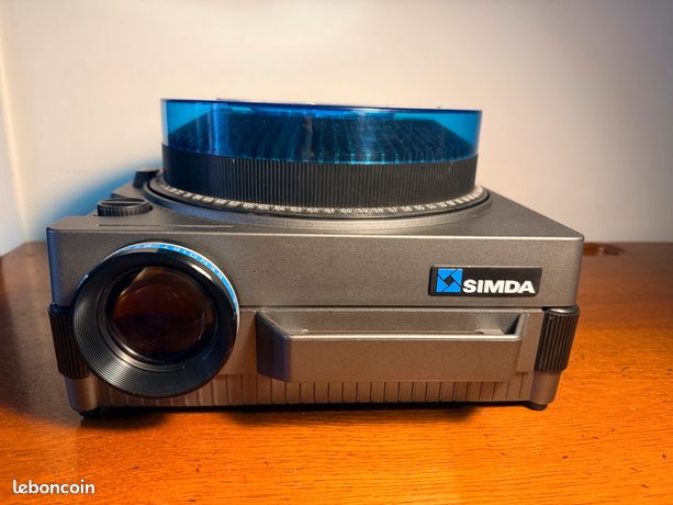 Malette Audiovisuelle Vintage SIMDA Avec Projecteur Et écran Intégré – Occasion