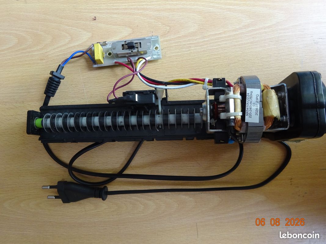 Moteur de destructeur de documents 220v complet avec platine interrupteur plus son cable (image 1)