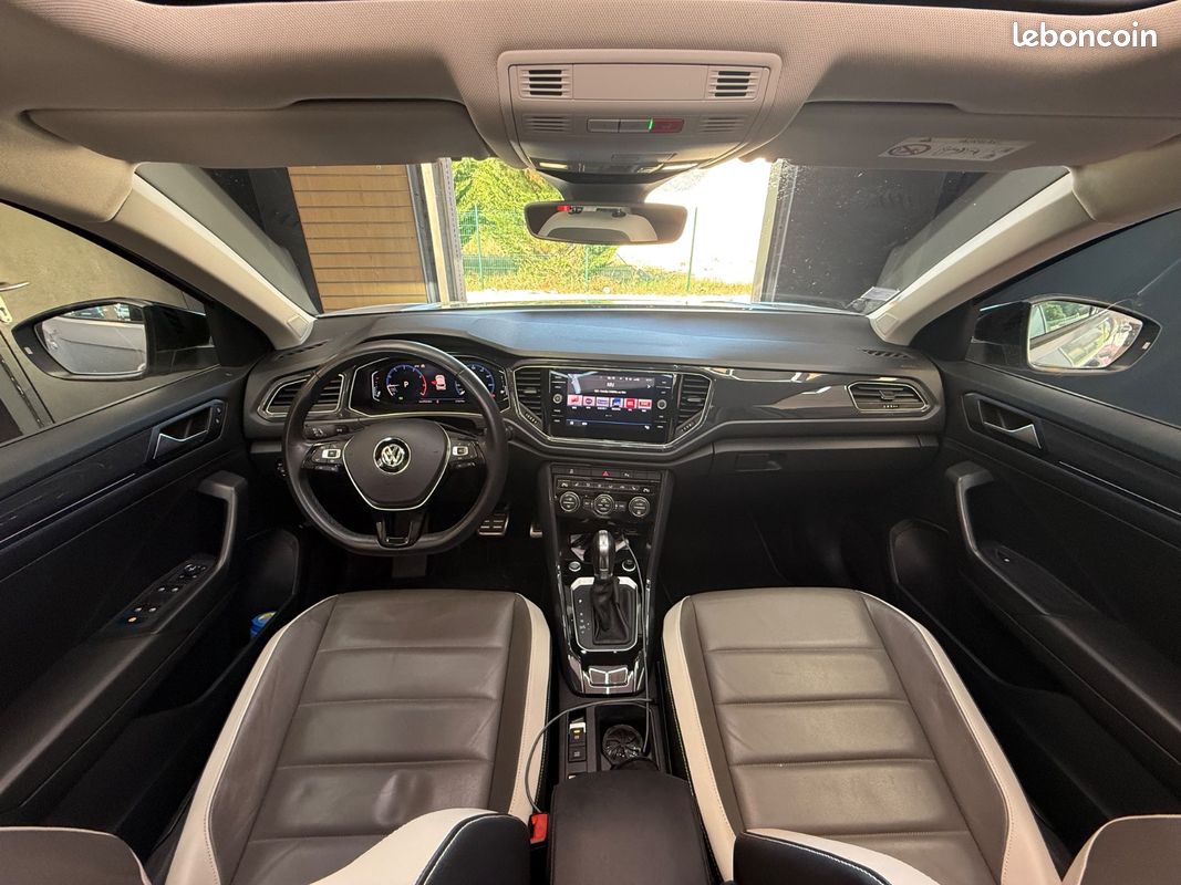 VOLKSWAGEN T-ROC 1.5 TSI 150 EVO Start/Stop DSG7 Carat Exclusive / Entretien Exclusif Volkswagen / Toit Ouvrant (image 25)