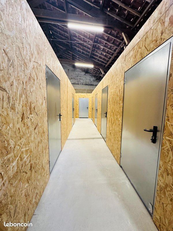 Location Box stockage rangement et place parking auto moto (image 1)