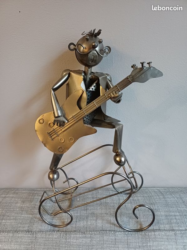 Ensemble De Carcartre De Bar: Bouteille De Vin En Verre En Forme