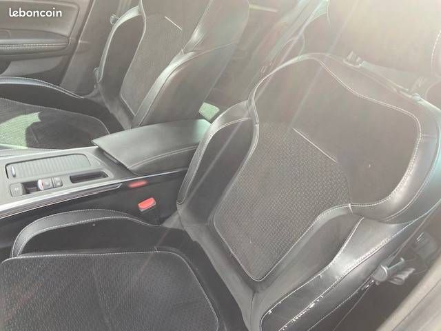 Renault megane iv estate tce 130 zen 2016 (image 21)