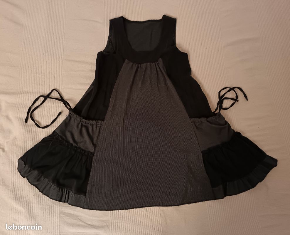 Robe Noire Italienne Taille 36 - Style évasé Genou - Occasion Très Bon état - Polyester/élasthanne