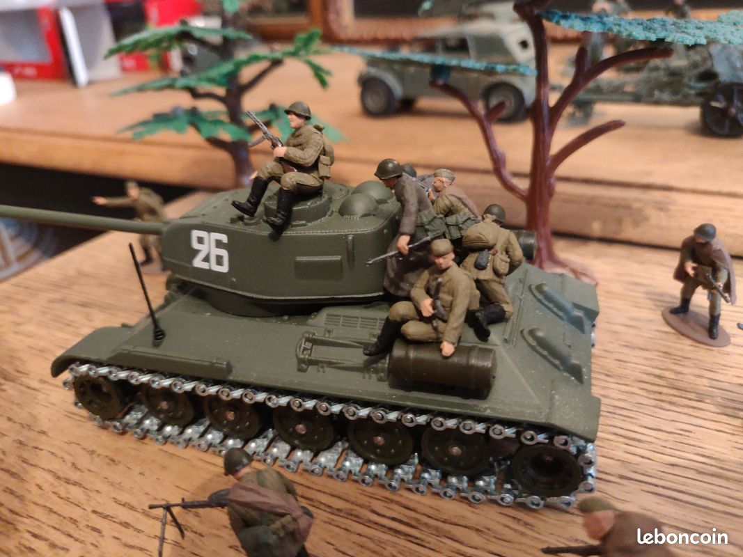 Photo Camions Solido 1/50, Char T34/85 Russe Canon Long, WW2, Modèle Rare, Comme Neuf Veste M 43