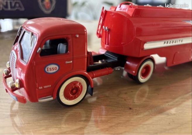 Somua JL 17 Esso 1/43 Red Metal/Plastic Altaya