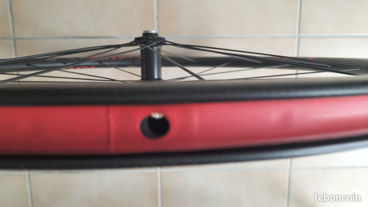 Roue Avant 700C Record - Jante SUPER CHAMPION - Boyau - Occasion