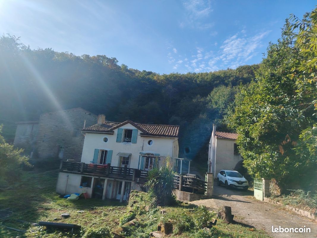 Maison 6 pièces 218 m² · à Labastide-Rouairoux · 218 m² · 330 000 €