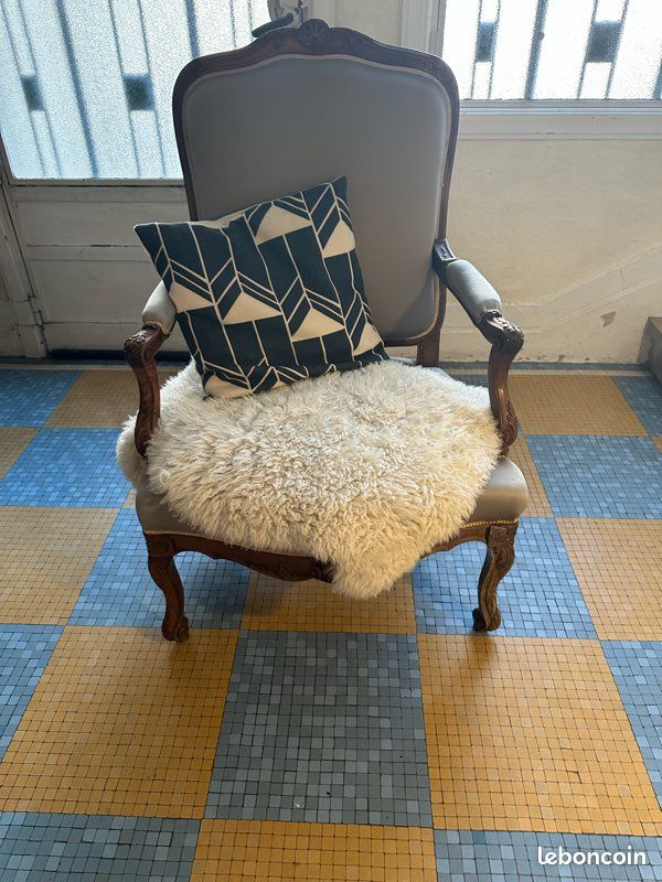 Fauteuil style Louis XV (image 1)