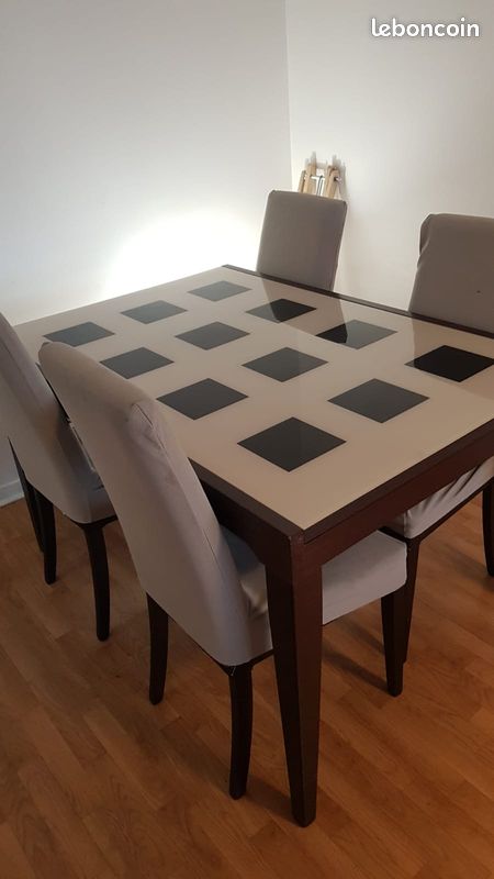 Table 4 à 10 personnes en verre damier de chez 4 pied (image 1)