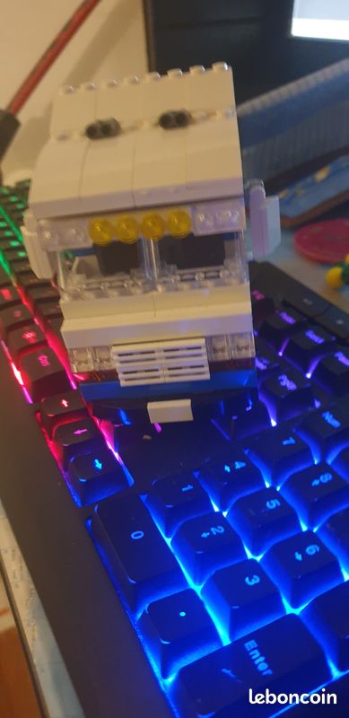Camion de forain en lego (image 1)