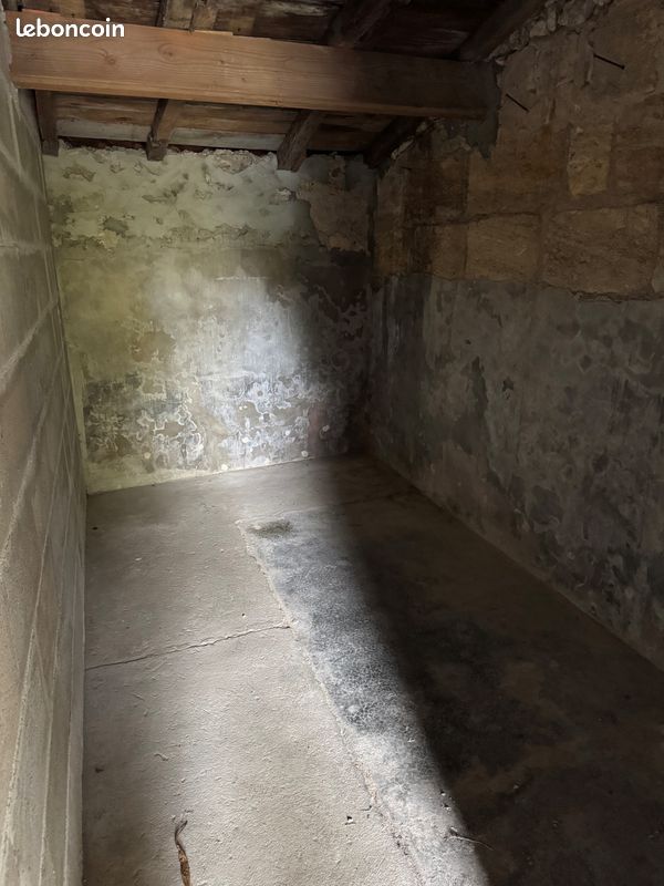Parking 7 m² · à Saint-Christoly-de-Blaye · 7 m² · 57 €/mois