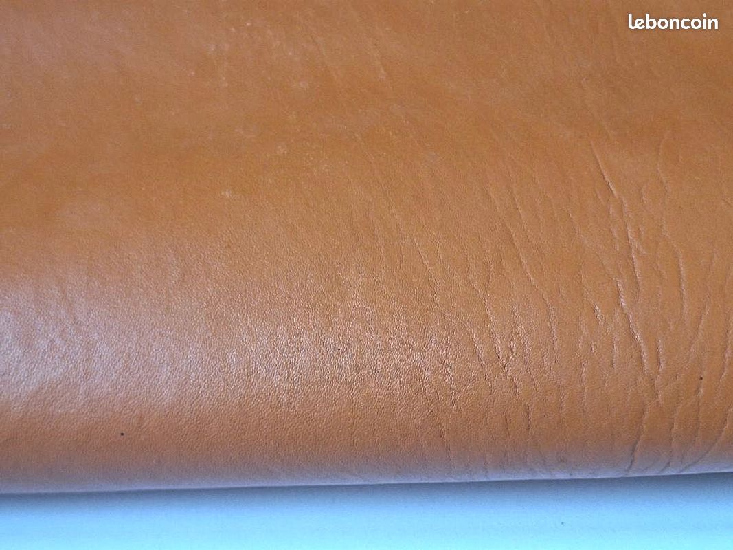 Lot de 3 peaux de cuir souple (Rouge, Camel, Noir) - Env. 80x60 cm (image 2)