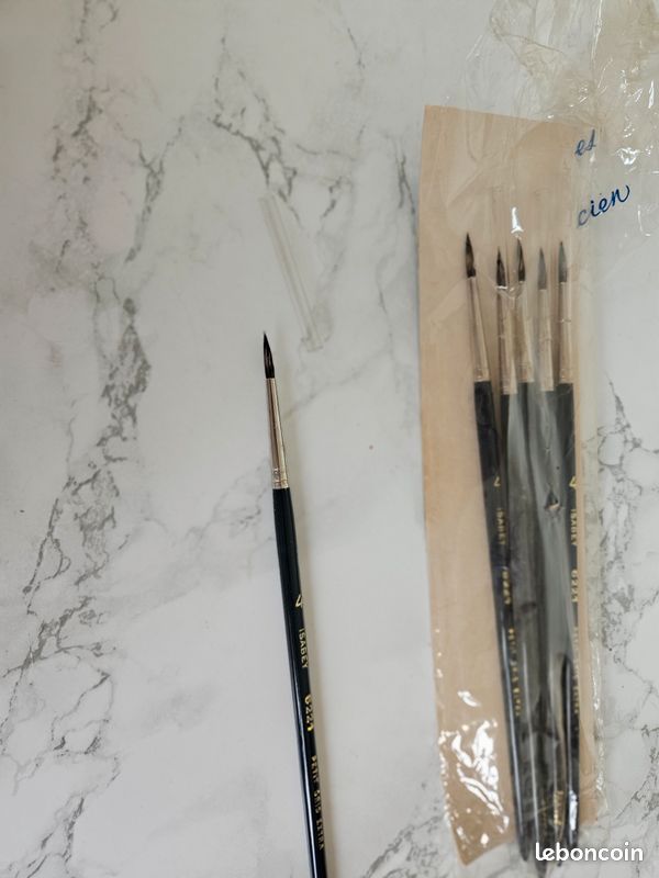 Pinceau Liner Isabey 6222 – Taille 2 – Martre Kolinsky – Manche Court – Aquarelle, Encre, Gouache