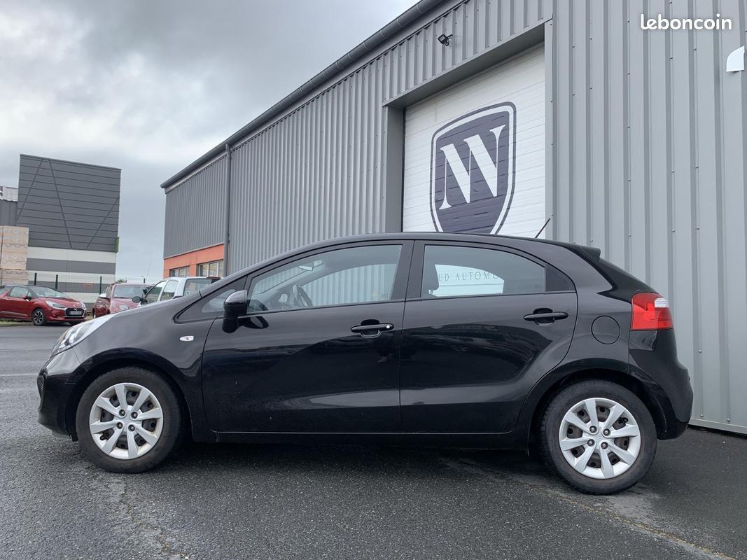 KIA RIO 1.2i 85 CH Style (image 2)