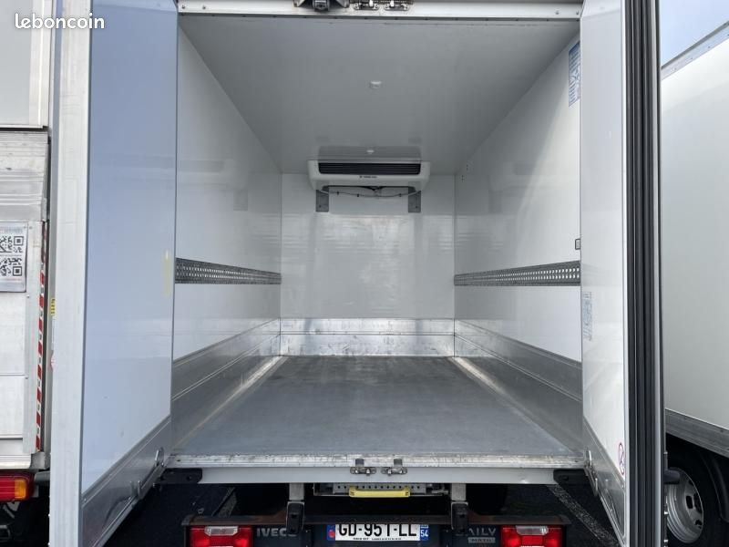 Iveco Daily CCb Daily 35S18 Moteur 3L00 180 CV Hi-Matic Frigo 33900 HT (image 4)