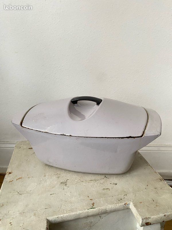 cocotte en fonte LE CREUSET désign Raymond Loewy. Années 50