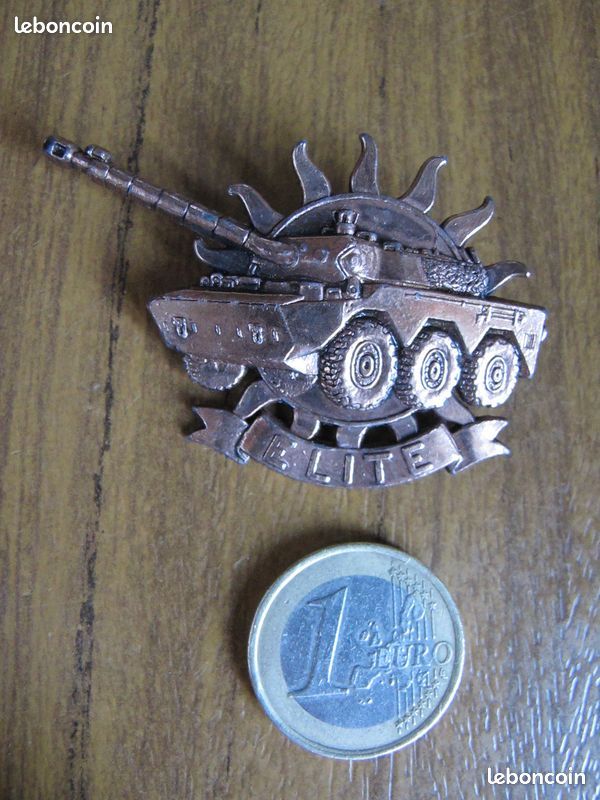 Insigne Cavalerie Légion Etrangère AMX 10 RC Elite , prix livré en suivi , LIRE (image 1)