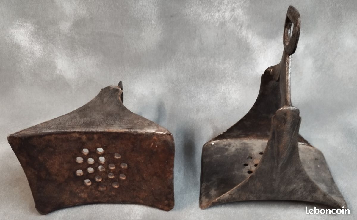 Paire d'étriers. Espagne. Dix-neuvième siècle