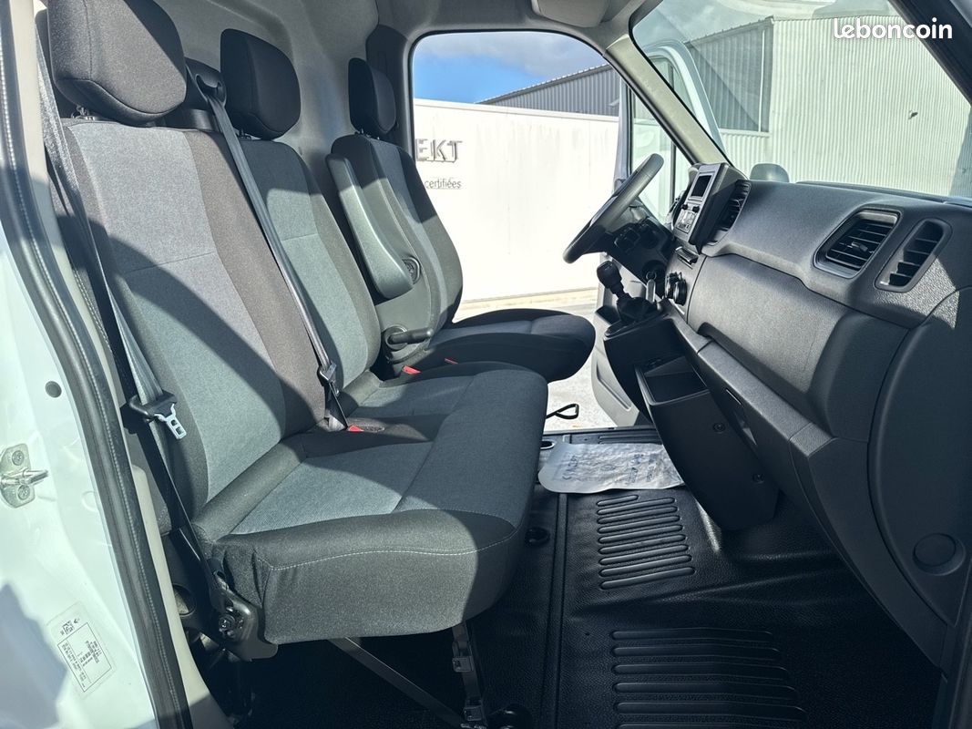 Renault master fgn trac f3500 l2h2 blue dci 135 confort (image 15)