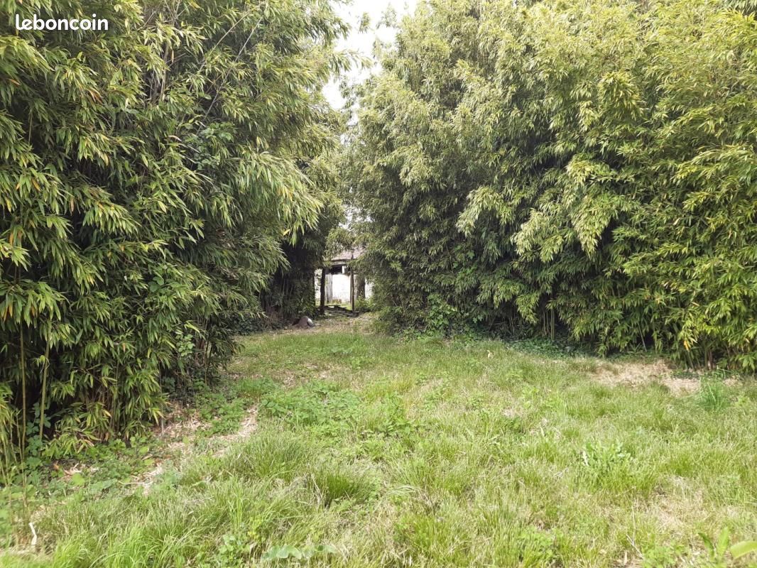 Terrain 600 m² Arbanats · 130 000 €