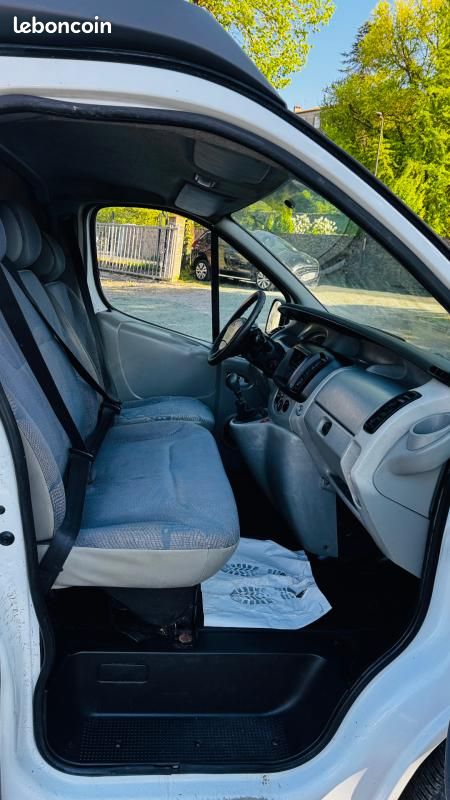 Renault Trafic FOURGON L2H2 1.9 dCi 100 CH 3 PLACES (image 5)