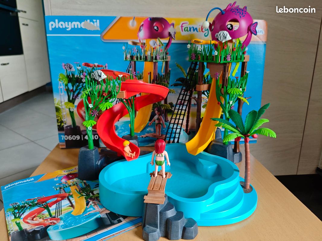 Playmobil - 70609 - Aqua Park Water Park with Slides (image 1)