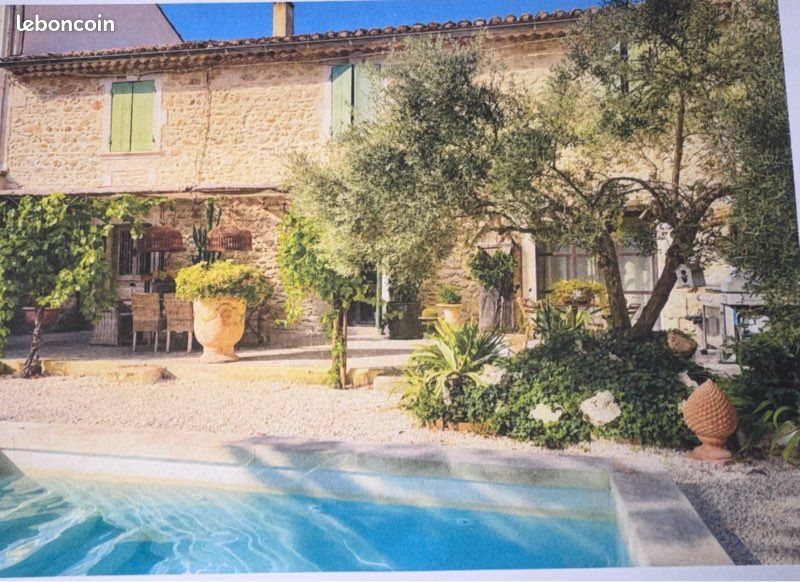 Maison 5 pièces 180 m² · à Saint-Martin-de-Crau · 180 m² · 630 000 €