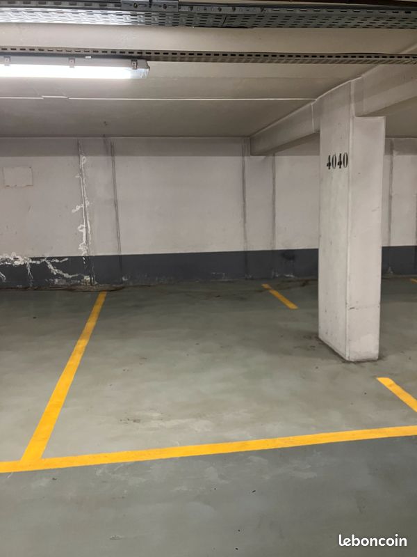 Vends parking Champs Elysées · à Paris · 27 000 €