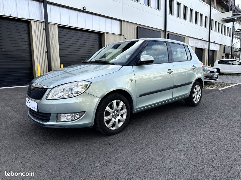 Skoda FABIA 1.2 TSI 105CH ELEGANCE2 DSG7 / 1ÈRE MAIN / REGULATEUR DE VITESSE / RADAR DE RECU (image 1)