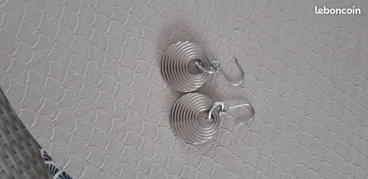 Boucles d'oreilles (image 1)