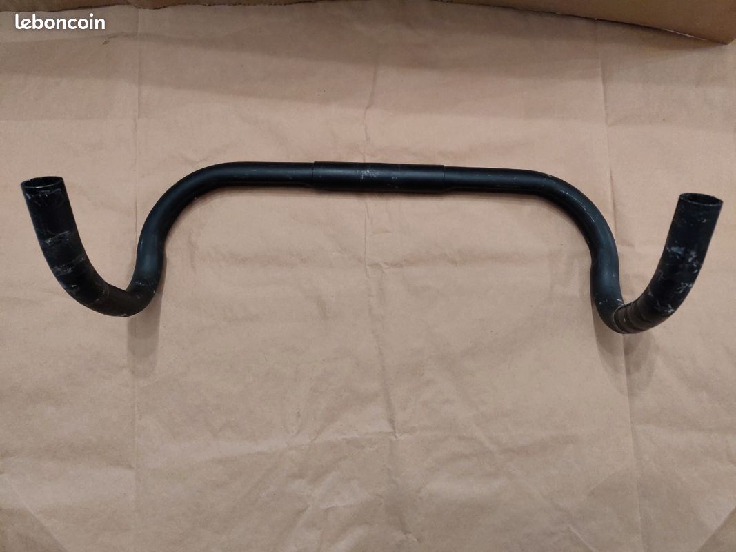 Cintre VTC Alu 25,4mm – Largeur 660mm, Back Sweep 27°, Brillant, Neuf