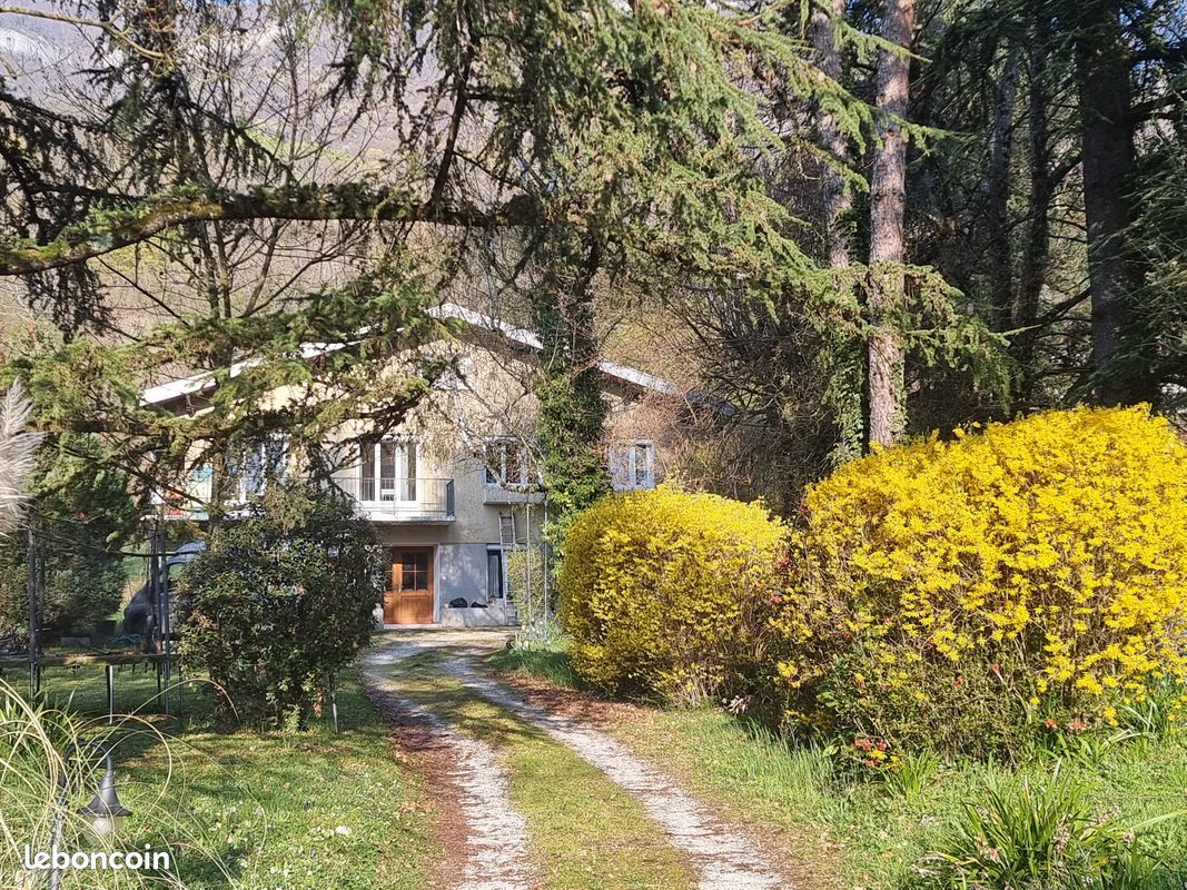 Maison 9 pièces 180 m² · à Le Touvet · 180 m² · 548 000 €