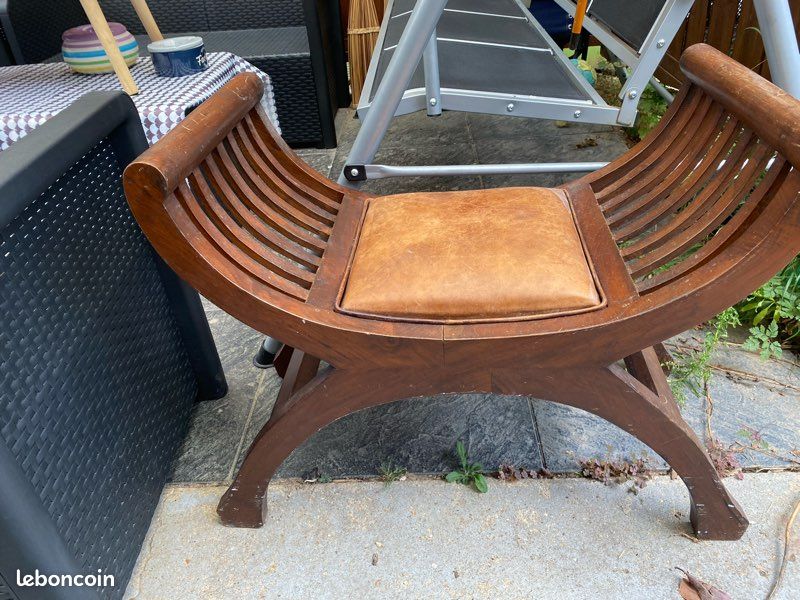 Siège ancien en bois et cuir (image 2)