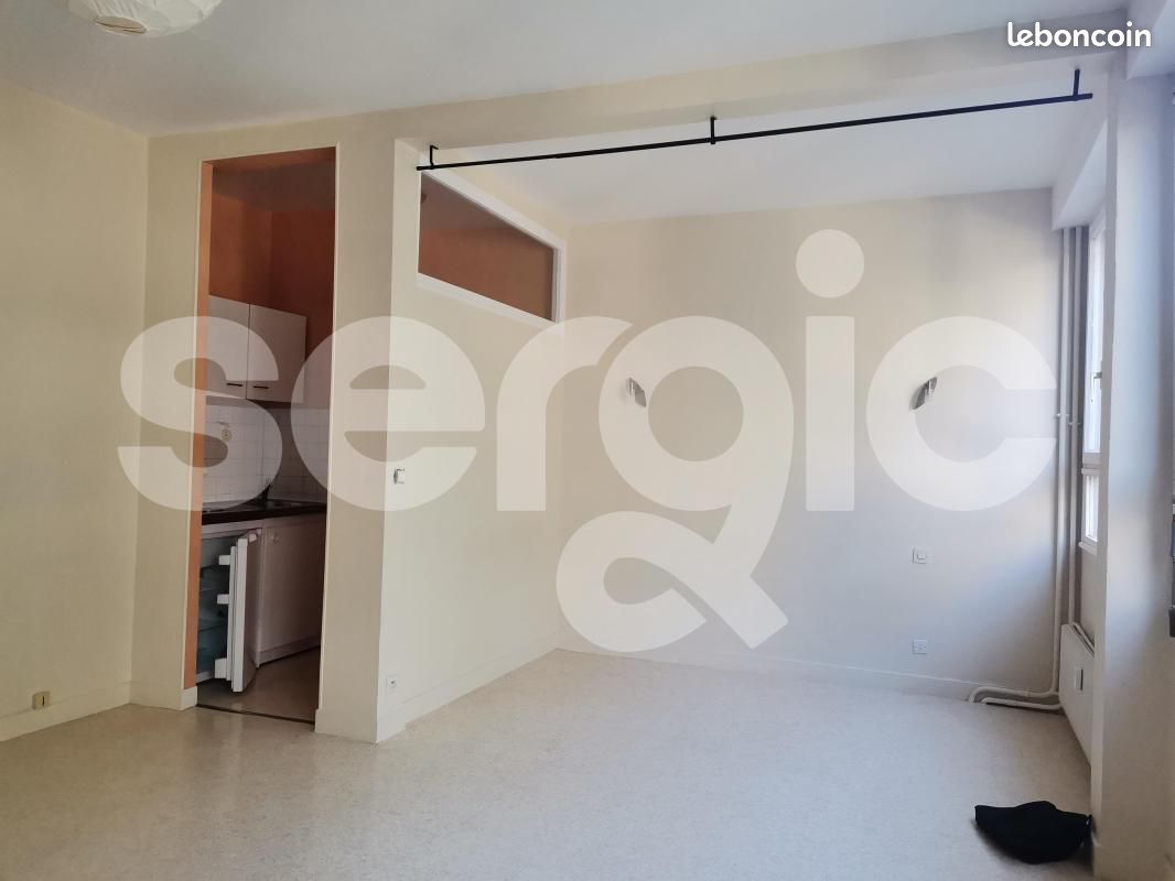 Appartement a louer reims - 1 pièce(s) - 37 m2 - Surfyn