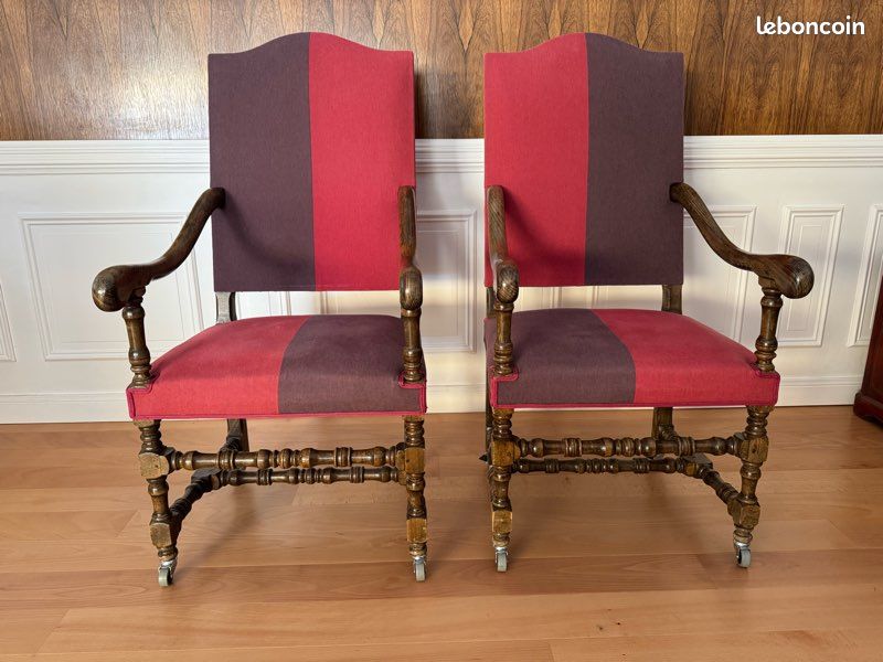 Lot de 2 fauteuils anciens en bois sur roulettes – Bon état (image 1)