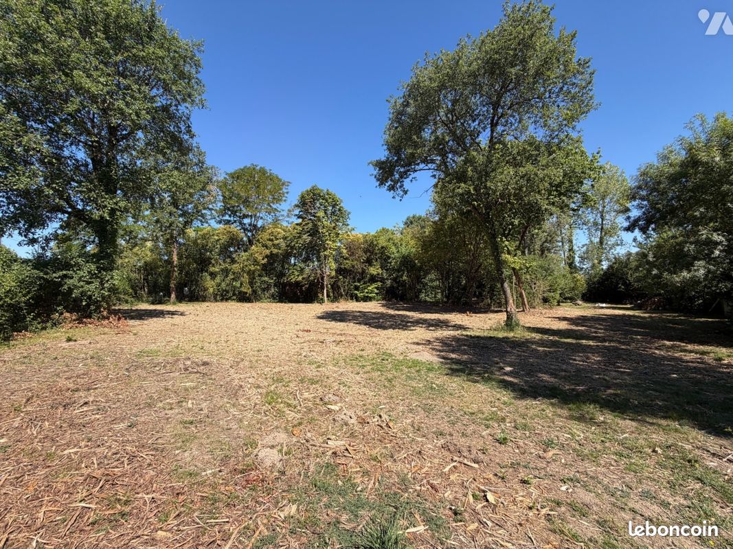 Terrain 1803 m² · à Bressols · 1 803 m² · 126 400 €