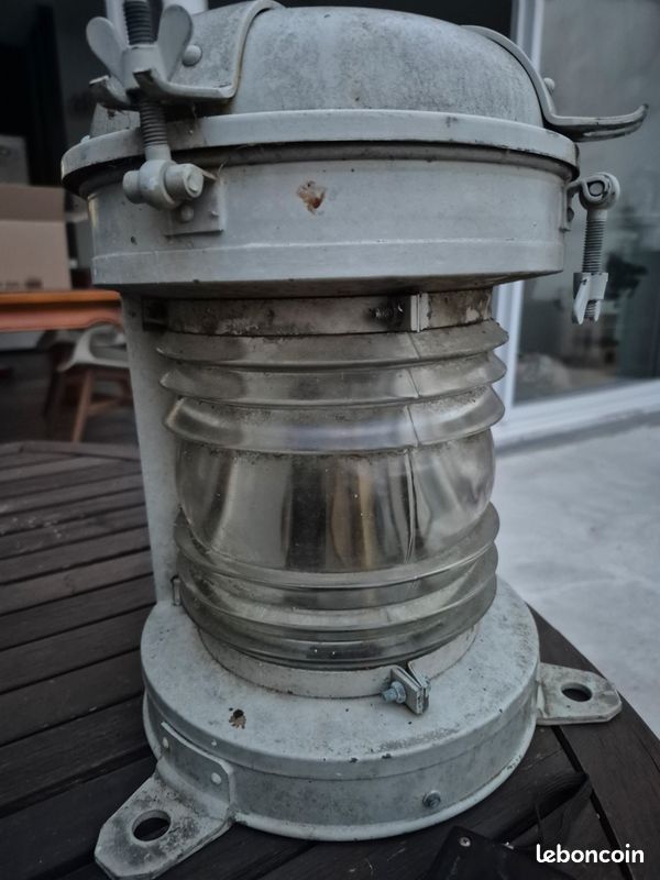 Lampe fatale navire d’armée (image 1)