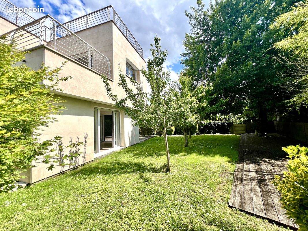 Maison 4 pièces 115 m² · à Pessac · 115 m² · 2 350 €/mois
