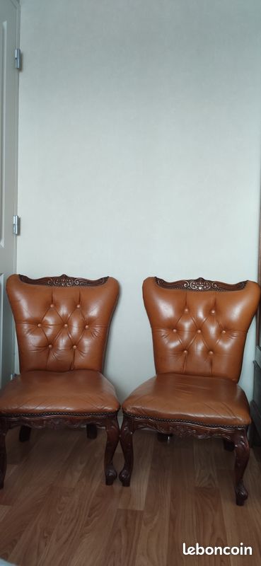 Vends 2 chaises basse ancienne en cuir (image 1)
