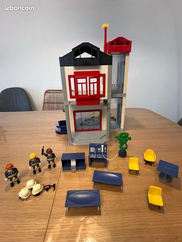 Playmobil Caserne pompiers 3885 (image 1)