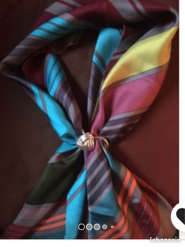 Étole Foulard Devernois. Valeur 135 EUR (image 1)