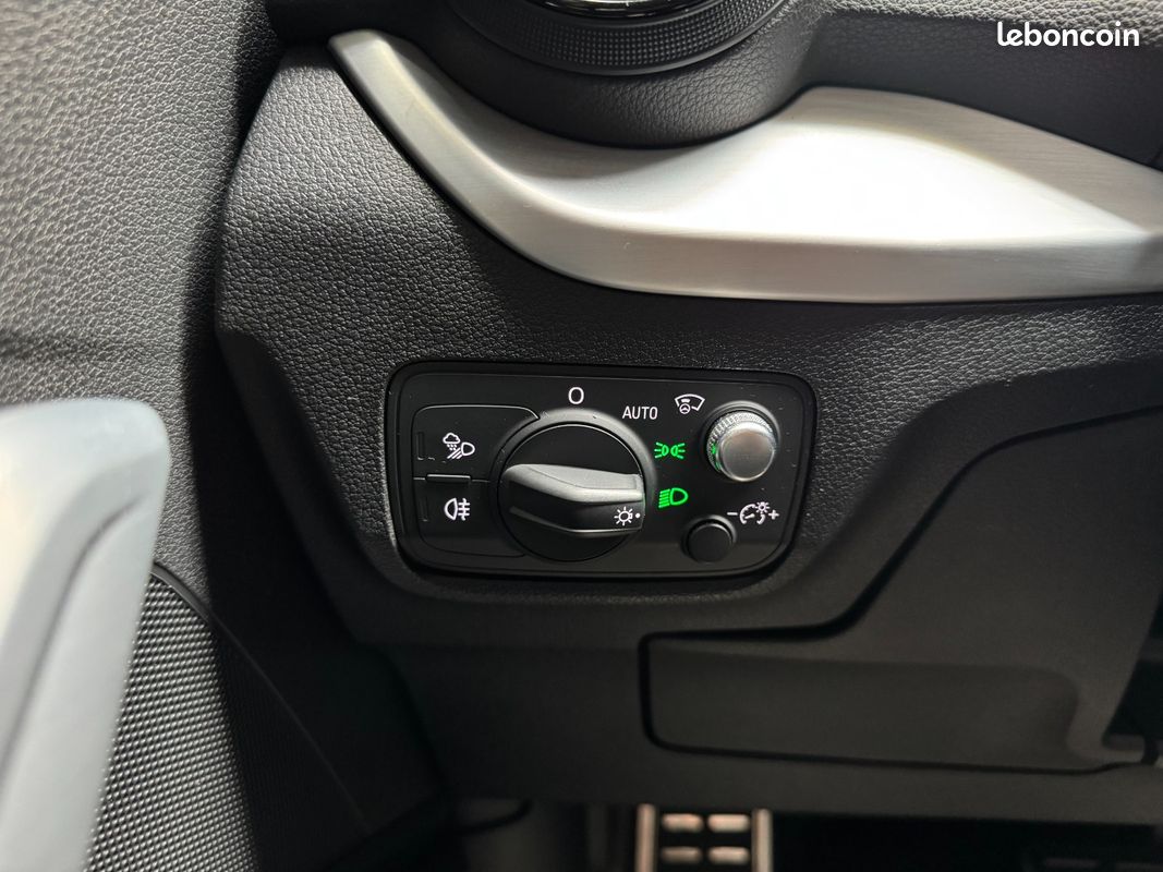 AUDI Q2 40 TFSI 190 S tronic 7 Quattro S Line + CARPLAY + TOIT OUVRANT + AFFICHAGE TETE HAUTE + SIÈGES CHAU (image 19)
