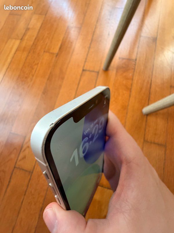 IPhone 12 (image 3)