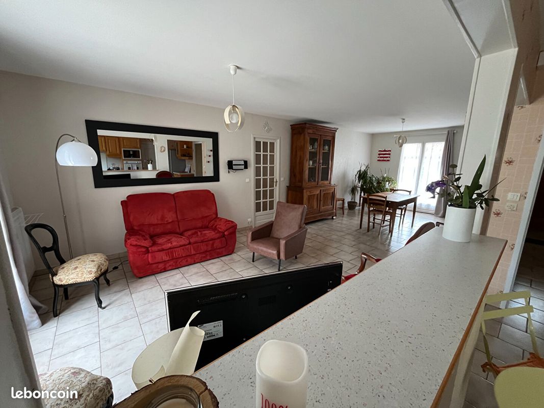 Maison 5 pièces 106 m² - Ligugé 86240 (image principale 3)